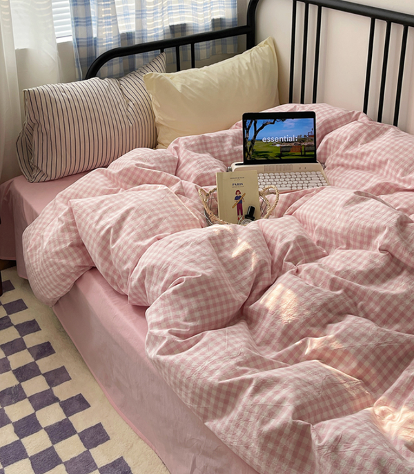 Blushed Dream Mixed Pattern Bedding Set